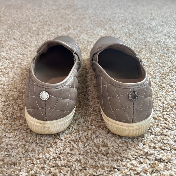Steve Madden Zaander Quilted Slip On Sneakers Taupe Grey Brown Size 10 - Picture 4 of 11
